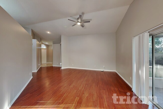 Foto del edificio - 529 Greg St