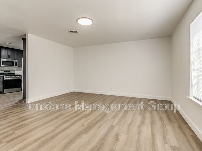 Foto del edificio - 4513 E 31st St