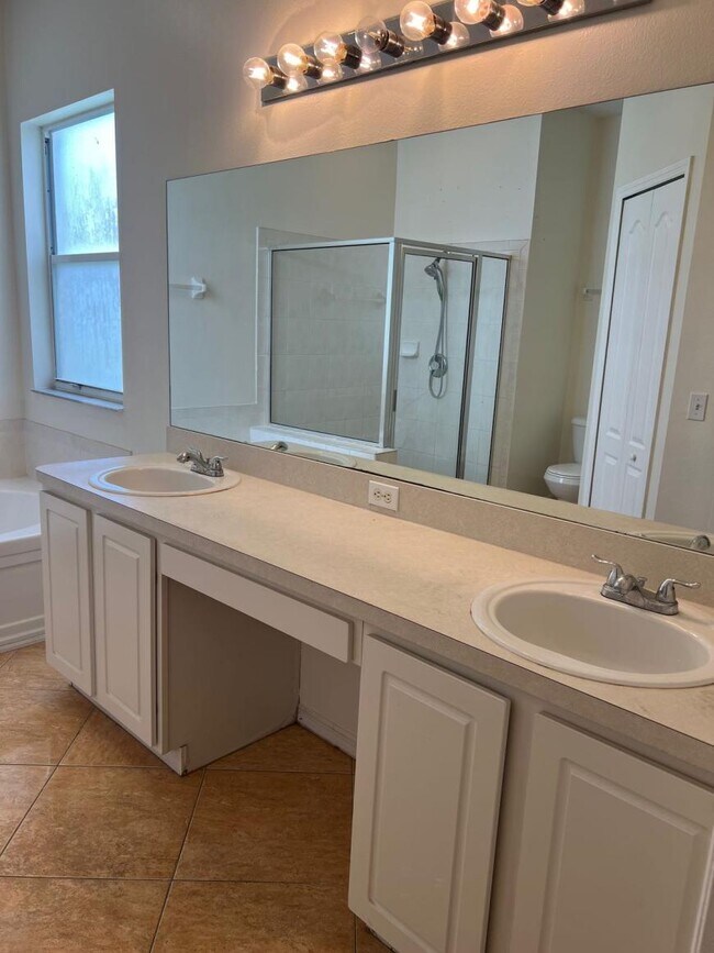 Foto del edificio - 4.0 bedroom in Trinity Florida 34655