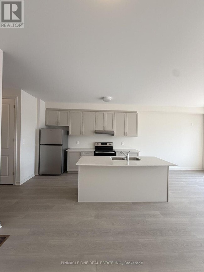 Building Photo - 214 Stinson Cres