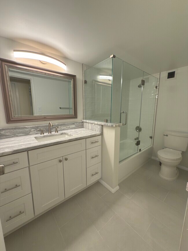Building Photo - 2401 Bayshore Blvd