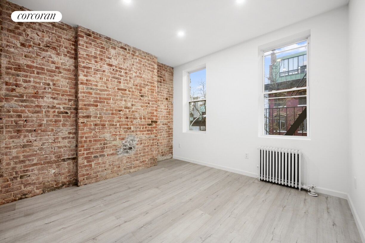 Primary Photo - 229 E 11th St