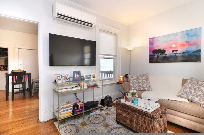 Building Photo - 125 G St
