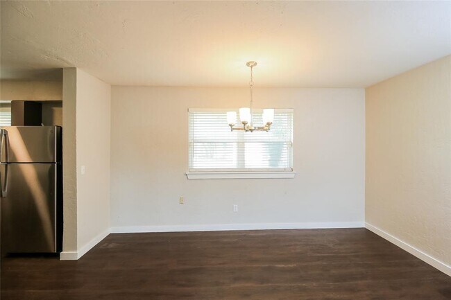 Building Photo - 1828 Sunrise Dr