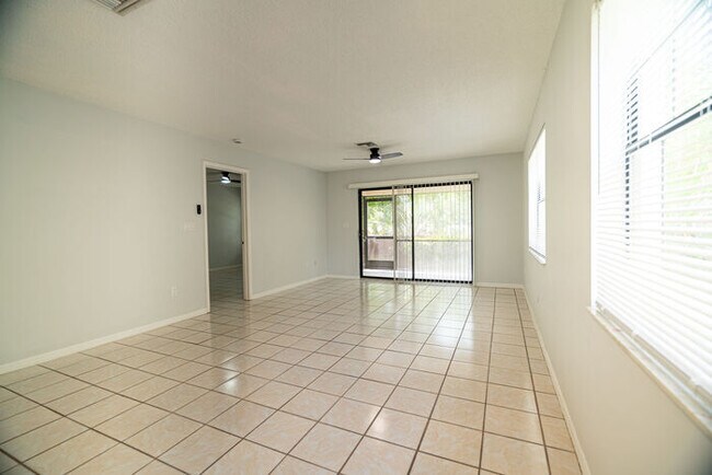 Foto del edificio - 5254 Treetops Dr