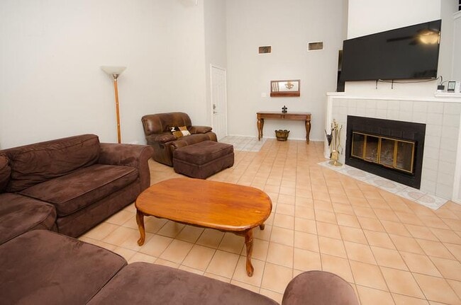 Building Photo - 2112 Waterway Bend