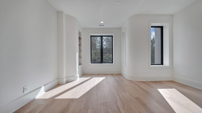 Building Photo - 1433 Euclid St NW