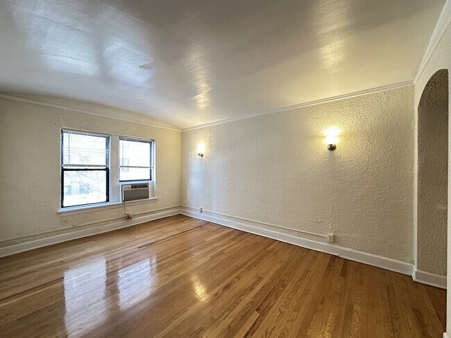 Foto del edificio - 566 W Arlington Pl