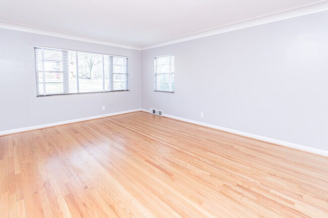 Building Photo - 444 Highland Ave
