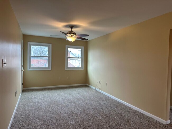 Foto del edificio - 10 E Front St