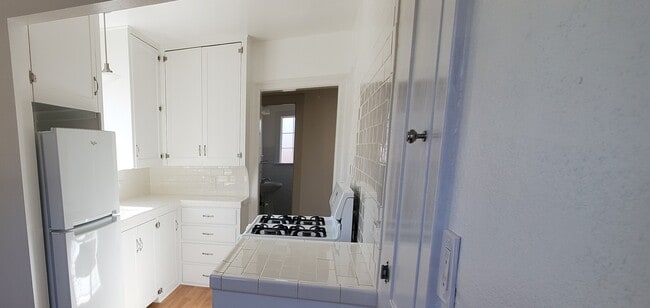 Building Photo - 760 Elmira St #5