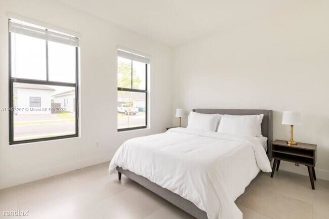 Foto del edificio - 4 br, 3.5 bath House - 14531 SW 23rd Ter