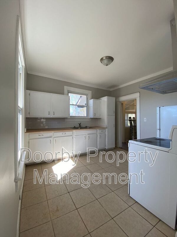 Building Photo - 3011 15th Ave