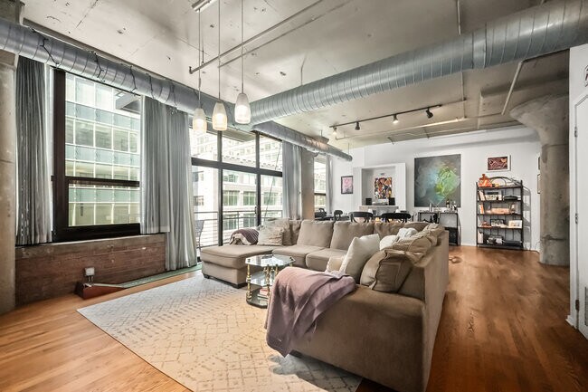 Building Photo - 130 S Canal St