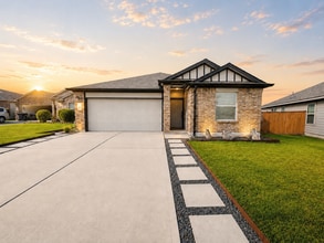 Building Photo - 621 Xanadu Dr