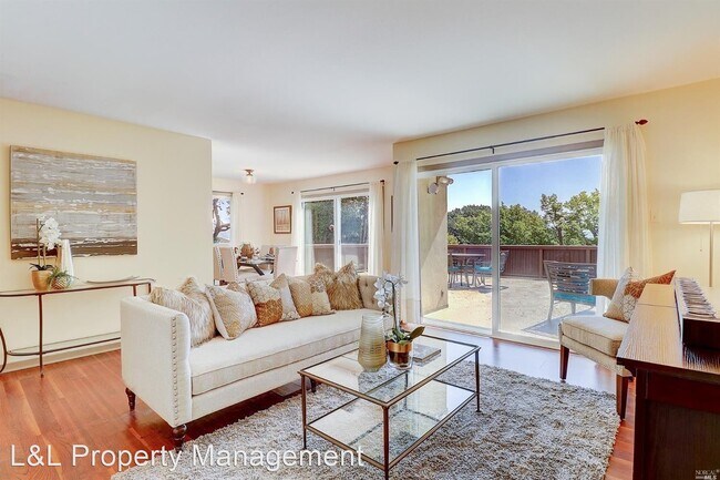Building Photo - 3 br, 2 bath House - 5 Sausalito Blvd. Unit 1