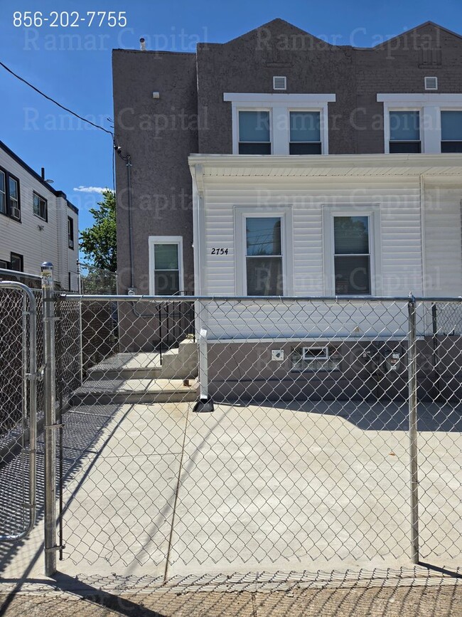 Building Photo - 2754 Mickle St