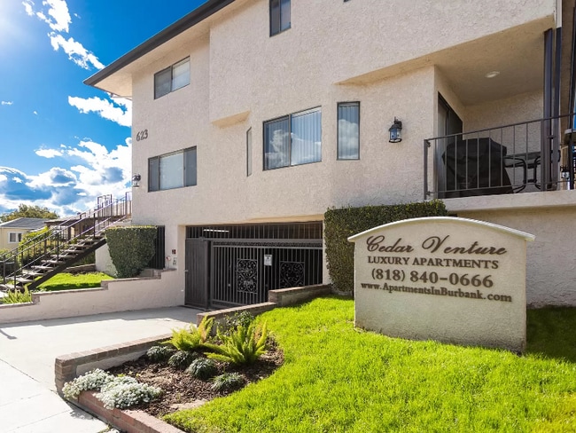 Photo - 623 E Cedar Ave (Burbank, CA) House