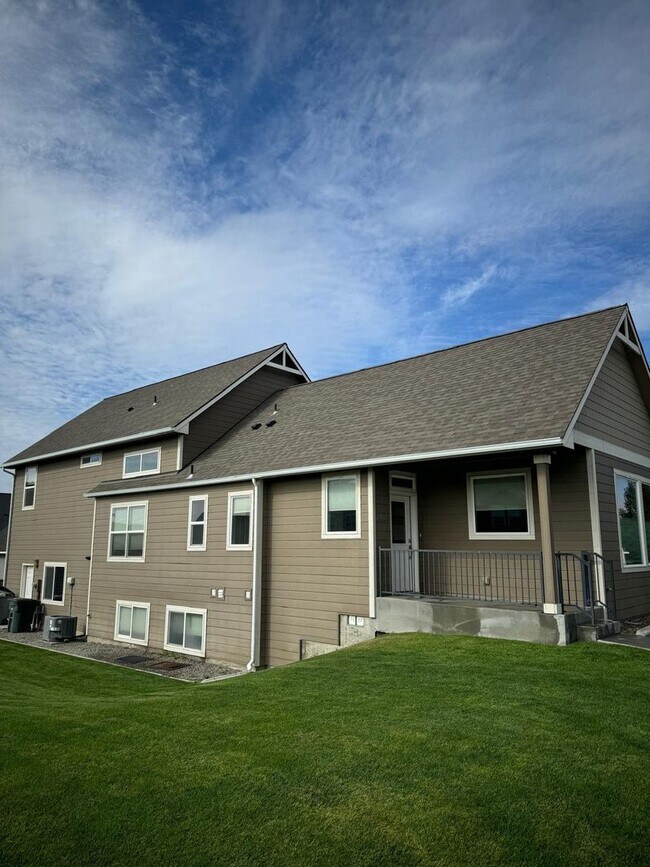Foto del edificio - Spacious Duplex in Badger Mountain South