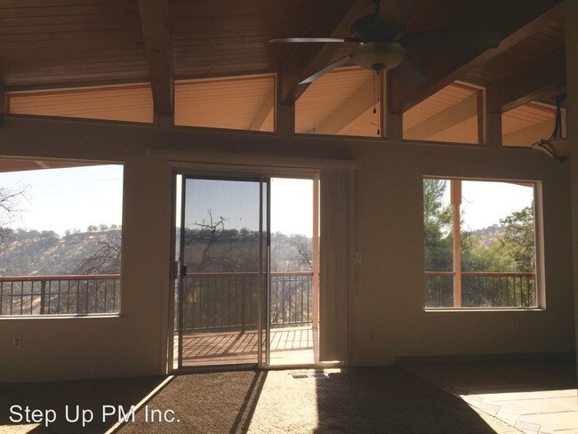 Building Photo - 9674 Villarreal Dr