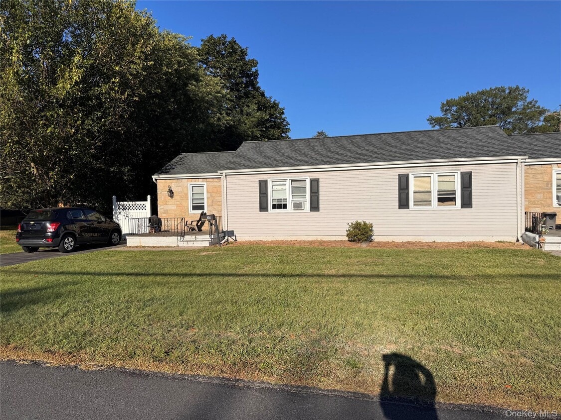 Primary Photo - 35 Crestwood Dr