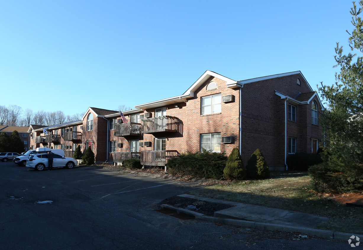 Primary Photo - Twin Pines Apartments