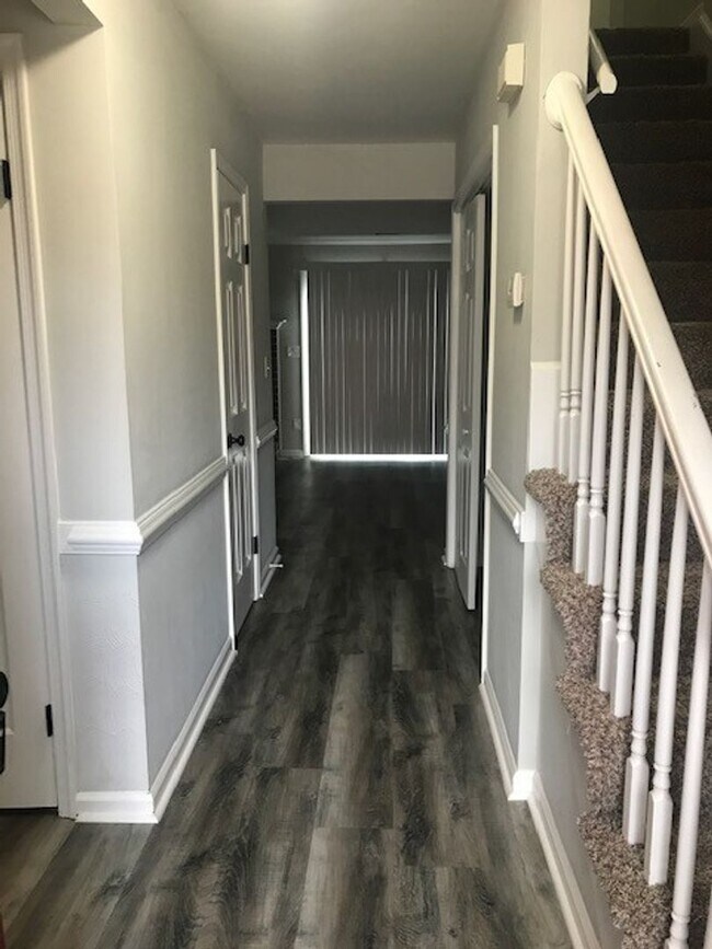 Foto del edificio - Lovely 2BR Townhouse in Glenwood