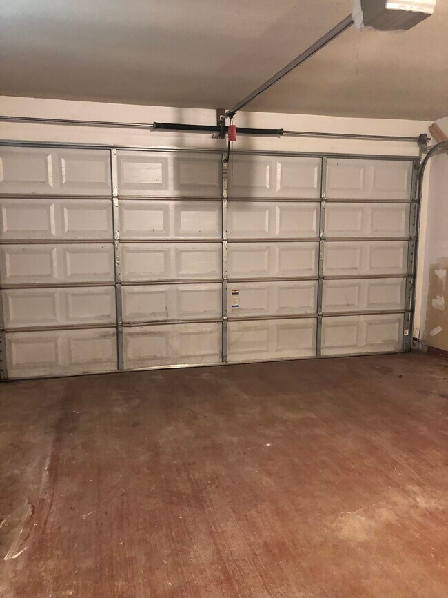 Garage - 7552 Danielle Ave