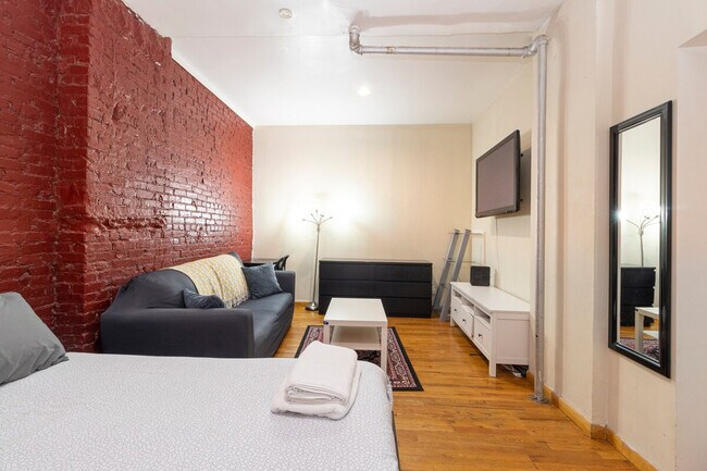 Foto del edificio - 329 E 94th St