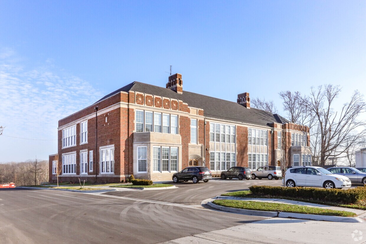 Schoolhouse Lofts of Plymouth Apartments 550 N Holbrook St Plymouth
