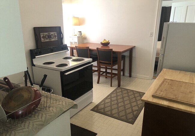 Foto del edificio - 1083 E 3rd Ave