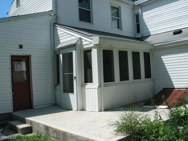 Building Photo - 1361 W North Bend Rd