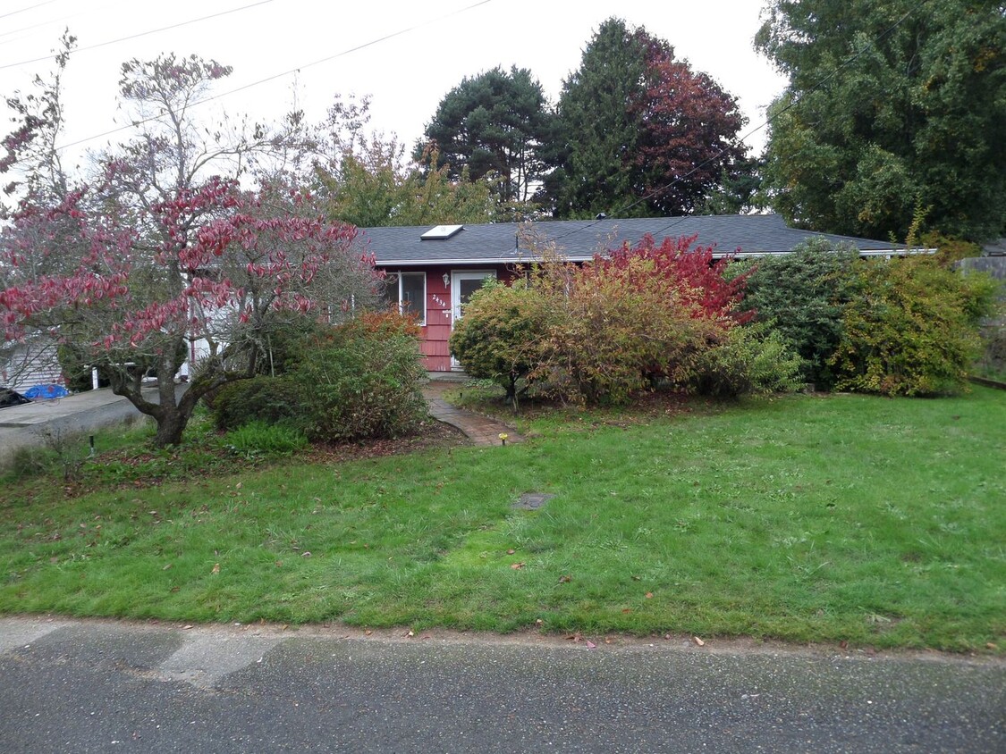 Foto principal - Super Cute 3-Bedroom Home w/Gorgeous Priva...