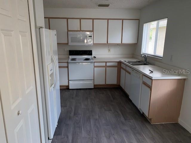 Building Photo - 3008 Summer House Dr