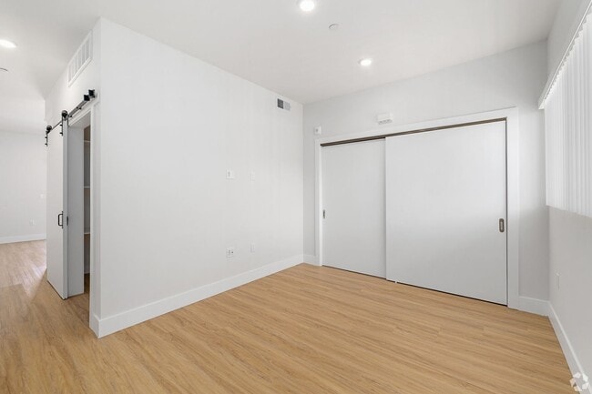 Interior Photo - Pacific Heights II