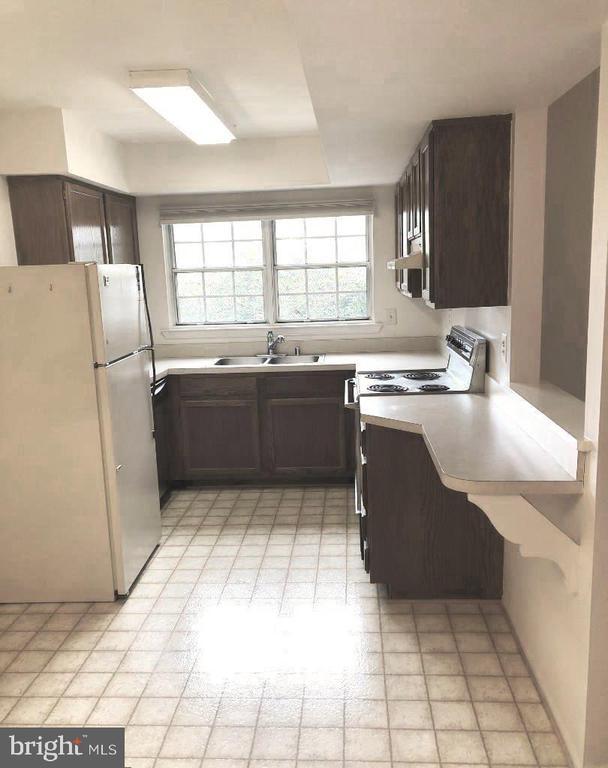 Building Photo - 7759 New Providence Dr