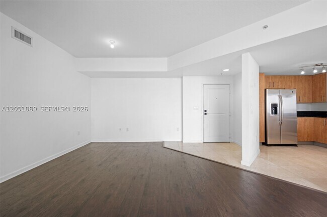 Foto del edificio - 7910 Harbor Island Dr