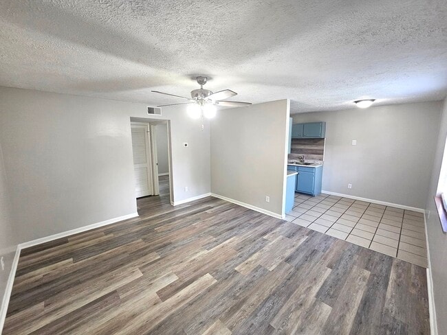 Foto del edificio - Newly Renovated 1 Bedroom, available Now w...