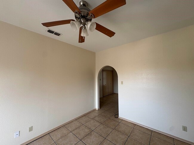 Foto del edificio - 4419 Springfield Ave