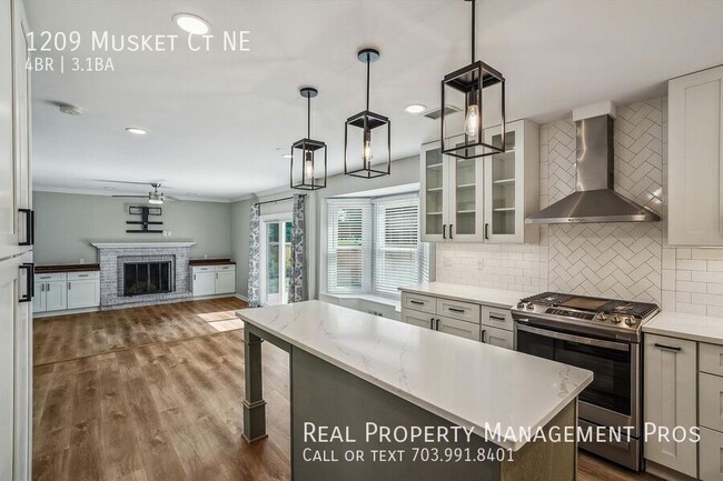 Building Photo - 1209 Musket Ct NE