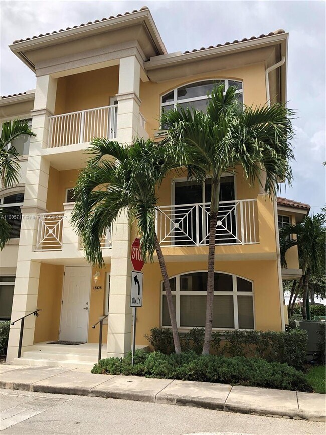 Foto del edificio - 18428 NE 27th Ct