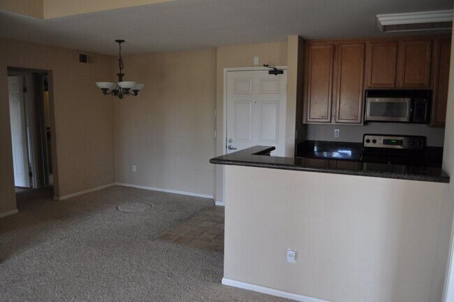 Foto del edificio - Dual Master Suite in the Cape La Jolla Gardens Community of UTC