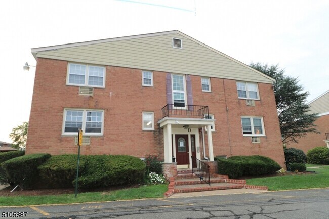Building Photo - 605 Grove St