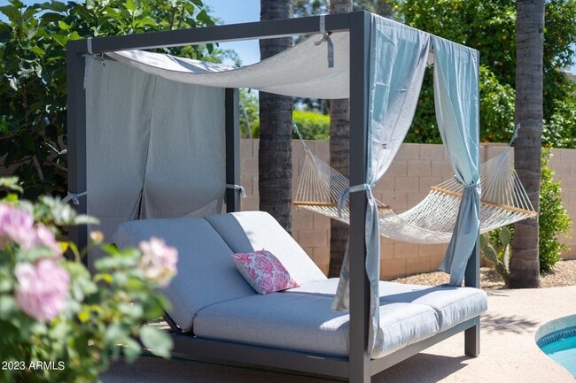 Building Photo - 5333 E Wallace Ave