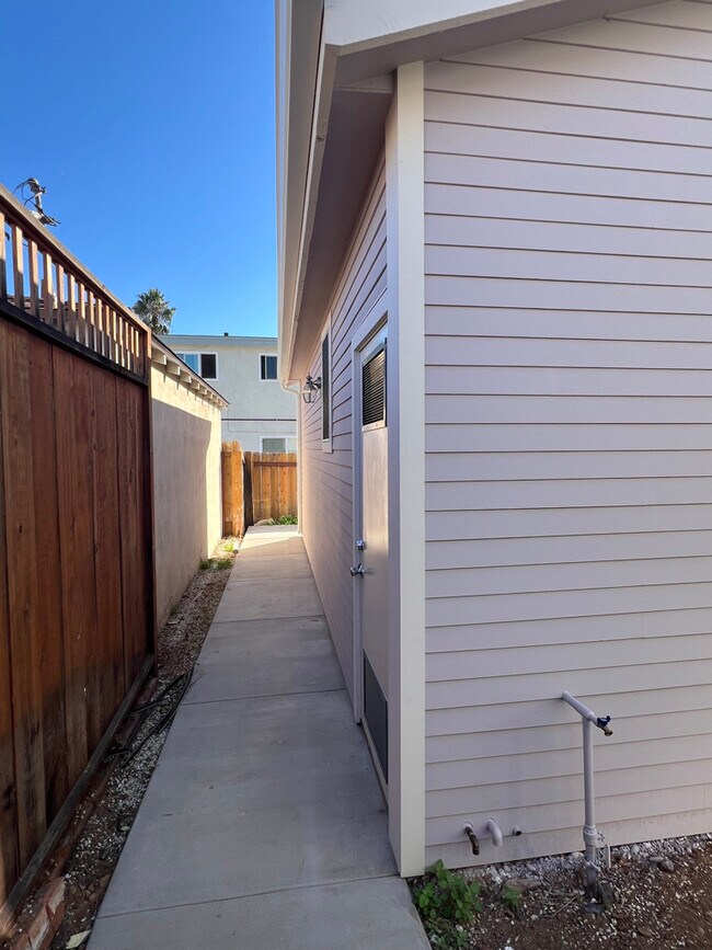 Foto del edificio - 4821 Monroe Ave