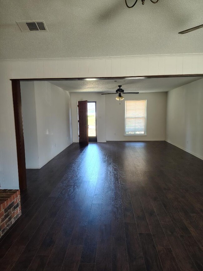 Building Photo - 126 Deerbrook