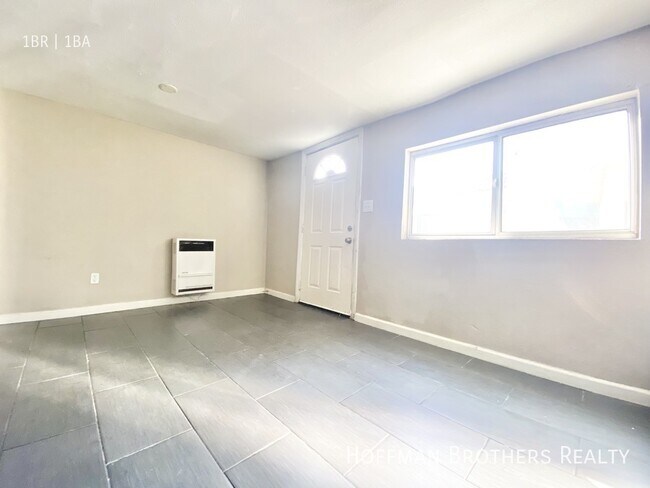 Foto del edificio - 1253 N Rowan Ave