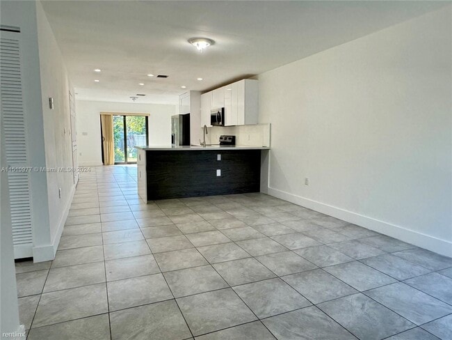 Building Photo - 3 br, 2 bath House - 11846 SW 213th St # 1