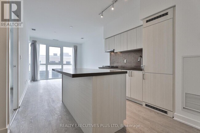 Photo du bâtiment - 501 St Clair Ave W