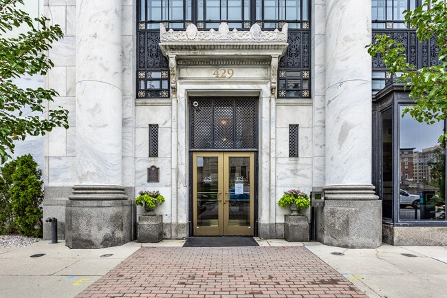 Building Photo - 429 N Pennsylvania St